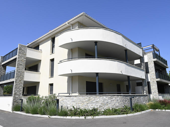 "Residence Le Meyrol" of 20 Apartments in Eyguières