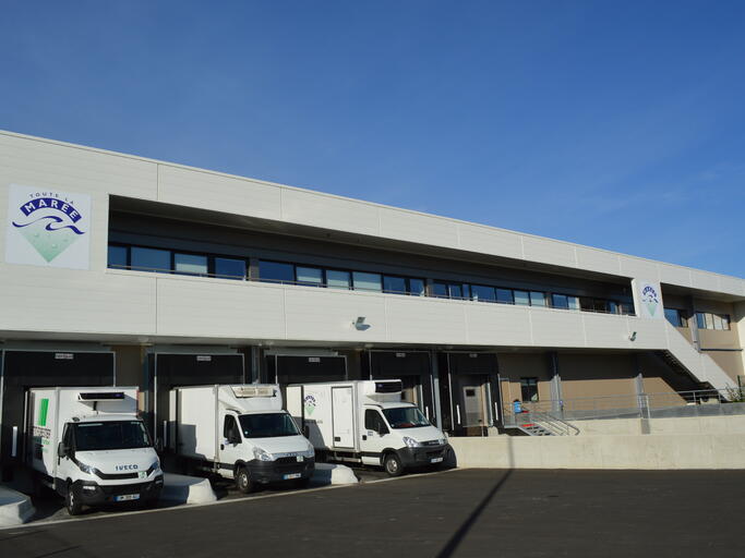 Refrigeration and Logistics Building in Entraigues-sur-la-sorgue