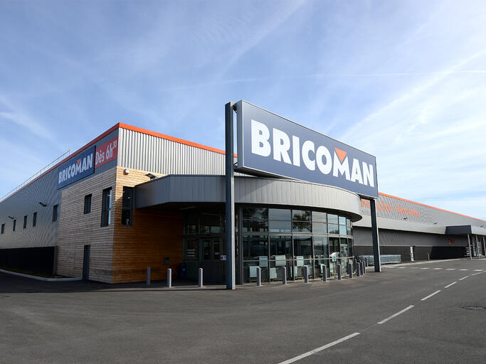 BRICOMAN Shopping Center in La Farlède