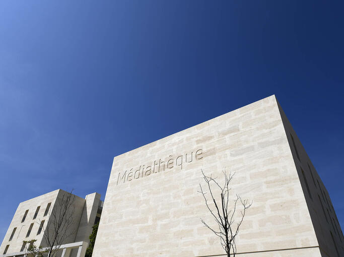 "Le Monticole" une médiathèque, 36 logements sociaux, 400m2 de bureaux et un parking en sous-sol à Marseille