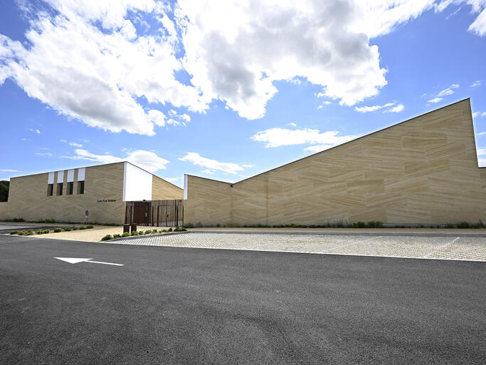 Groupe scolaire et salle polyvalente à Castillon du Gard