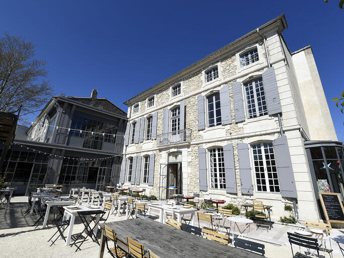 Réhabilitation d'un hôtel particulier en restaurant à Saint-Rémy-de-Provence