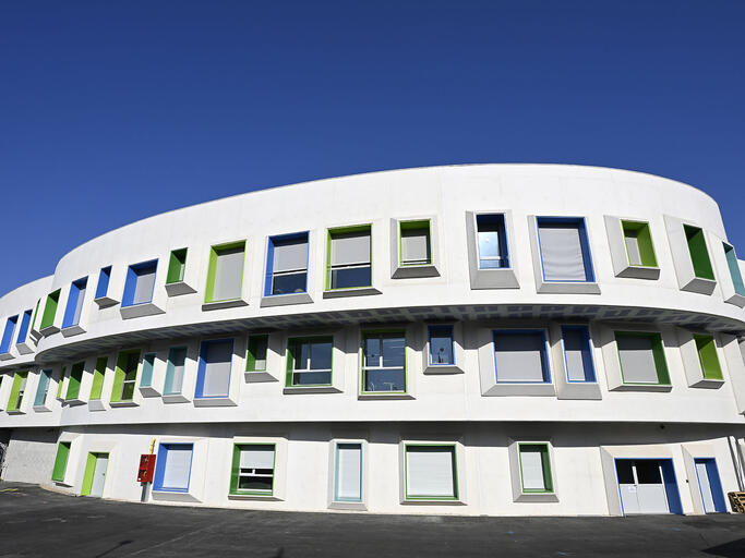D&eacute;molition et reconstruction du Coll&egrave;ge Les Amandeirets &agrave; Ch&acirc;teauneuf-Les-Martigues