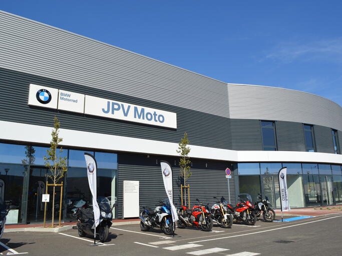BMW Moto Dealership in Fréjus