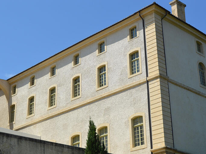 Conversion of the "Hôtel Dieu" Into a Museum and Housing in Carpentras
