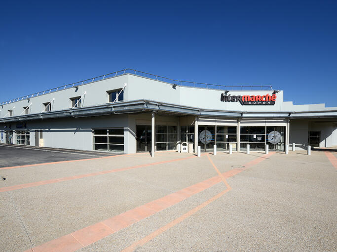 Intermarche Shopping Center in Orgon